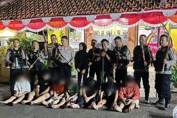 Polisi tahan dua dari tujuh pelaku tawuran di Palmerah karena terbukti bawa sajam