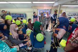 Sambut Hari Anak Nasional, Daop Surabaya ajak balita stunting naik KLB