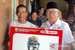 Pemkab Cianjur beri bantuan alat bermesin untuk pelaku UMKM