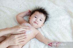 Dokter imbau jangan gunakan bedak di dekat hidung bayi