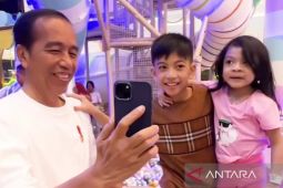 Presiden Jokowi, Sabtu bersama cucu