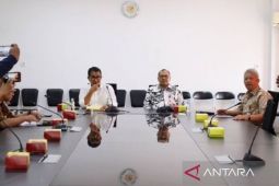 Pj Gubernur perintahkan Dinkes  bentuk tim perbaiki layanan RSUD AWS