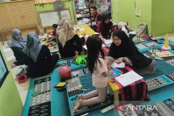 Dosen ULM periksa tumbuh kembang anak di Banjarbaru