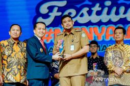 Ini penghargaan diterima Bobby Nasution di hari koperasi