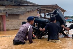 Tim TNI/Polri dan BPBD Halmahera Tengah dikerahkan evakuasi korban banjir