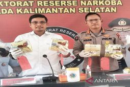 Jaringan Fredy Pratama rekrut  mantan pengemudi taksi online dan kurir paket