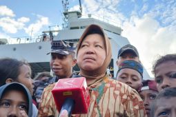 Arungi laut 30 jam dari Ambon ke  Kei, Mensos  baksos di Maluku Tenggara
