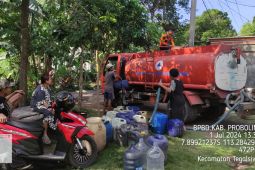 Mulai kekeringan, BPBD Probolinggo distribusikan air bersih