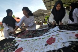 Pelatihan membatik untuk pengentasan kemiskinan di Bengkulu