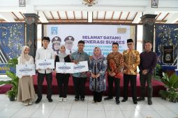 570 anak dari keluarga miskin terima beasiswa "Sleman Pintar"