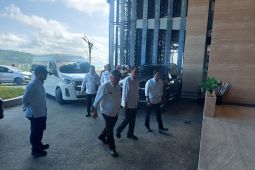 Presiden Joko Widodo kumpulkan menteri dan kepala daerah untuk rapat di IKN