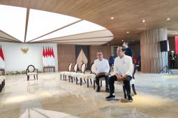 Presiden perlihatkan ruang konferensi-balkon di Kantor Presiden IKN
