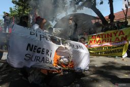 Unjuk rasa mengecam putusan bebas Ronald Tanur