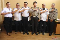 Dishub Bekasi pasang stiker angkot cegah tarif tidak wajar