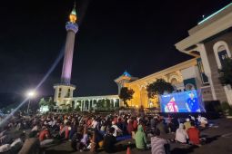 Ribuan GenZI nobar final Piala AFF U-19 di Masjid Al Akbar Surabaya