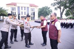 Kapolda Jambi beri penghargaan kepada 37 personel berprestasi