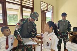 Siswa SD di Keerom dapat pelatihan mengoperasikan komputer