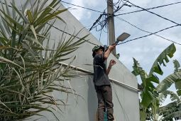 10.000 titik jalan lingkungan di Tangsel dipasangi lampu