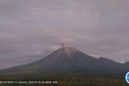 Semeru kembali alami erupsi dengan letusan 700 meter di atas puncak