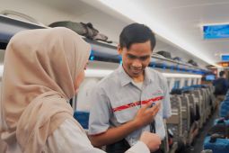 Petugas kebersihan kereta Whoosh kembalikan barang temuan senilai Rp50 juta