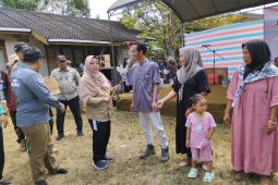 Warga Desa Salikung dan Desa Sungai Kumap terima bantuan daerah