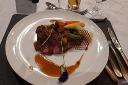 Mencicipi lezatnya makanan ala barat di Lavier Lounge Morazen Surabaya