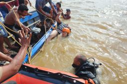 Tim Basarnas cari dua remaja tenggelam di Sungai Batanghari Jambi