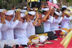 Pemkab Badung mulai atasi tebing retak di Pura Uluwatu