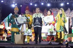Wali Kota Banjarbaru harapkan Nanang-Galuh jadi "role model" kaum muda