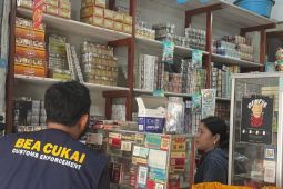 Bea Cukai tertibkan peredaran rokok ilegal di Kapuas Hulu - Sintang