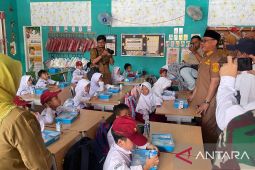 Pemkot Cilegon lakukan uji coba makan bergizi gratis di SDN Kedaleman 4