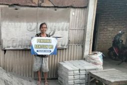 Jasa Tirta I serahkan bantuan lima sarana sanitasi di Tulungagung