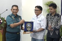 ANTARA Jatim terima penghargaan dari RSPAL dr Ramelan
