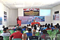Kodim 1511/Pulau Moa bersama Pemkab MBD berikan penyuluhan keselamatan melaut kepada nelayan