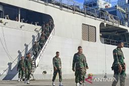 Ratusan personel TNI untuk upacara HUT RI tiba  di Pelabuhan Balikpapan