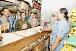 Beras naik tipis premium Rp15.600 per kg, Bawang Rp38.440 per kg
