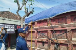 Dishub dan Satlantas Ponorogo razia kendaraan angkutan barang