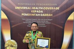 Pemprov Sultra raih penghargaan "UHC Award 2024" kategori utama