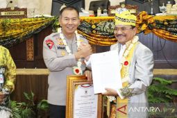Kapolda Kalsel terima penghargaan usai bongkar narkoba internasional