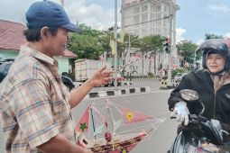 Pedagang "telok abang" penuhi kantor Wali Kota Palembang jelang HUT RI