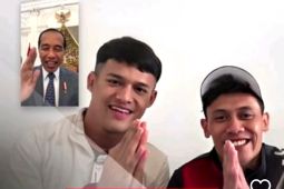 Presiden Jokowi "video call" bersama dua peraih medali emas Olimpiade 2024