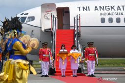 Bendera pusaka dan teks Proklamasi tiba di Balikpapan untuk dikirab menuju IKN