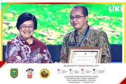 Pj Wali Kota Madiun terima penghargaan Pembina Proklim 2024 dari KLHK