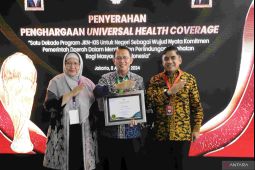 Pemkab Bekasi raih UHC Award dari Kemenko PMK atas cakupan 99,4 persen