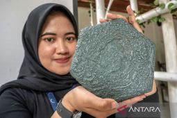 Peluncuran produk hasil daur ulang sampah plastik