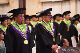 Bupati Bangli dan wakil raih gelar Magister Komunikasi