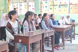 Lima pelajar asal Jepang belajar di MAN 1 Lamongan