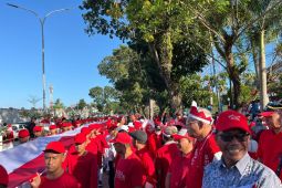 Pemprov Sultra bentangkan merah putih 79 meter di Kendari