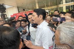 Soal isu perombakan kabinet, Menko Luhut : nggak tahu saya