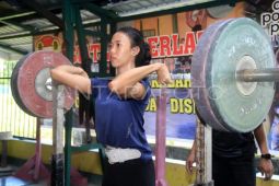 Lifter Kalbar latihan untuk PON 2024
